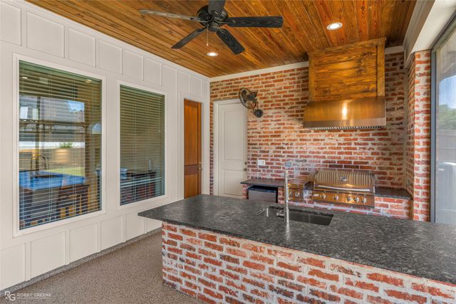301 Ayres Circle, Benton, LA 71006