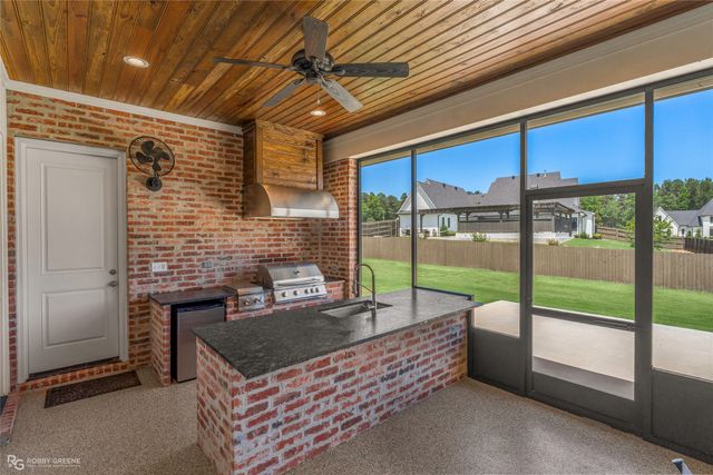 301 Ayres Circle, Benton, LA 71006