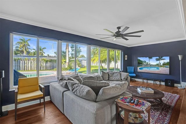 1011 SE 10th Court, Deerfield Beach, FL 33441