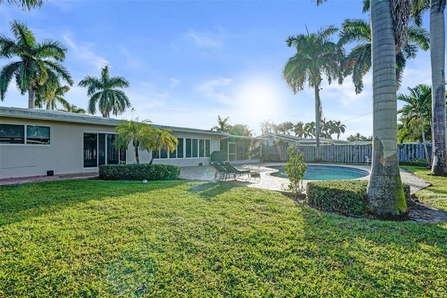 1011 SE 10th Court, Deerfield Beach, FL 33441