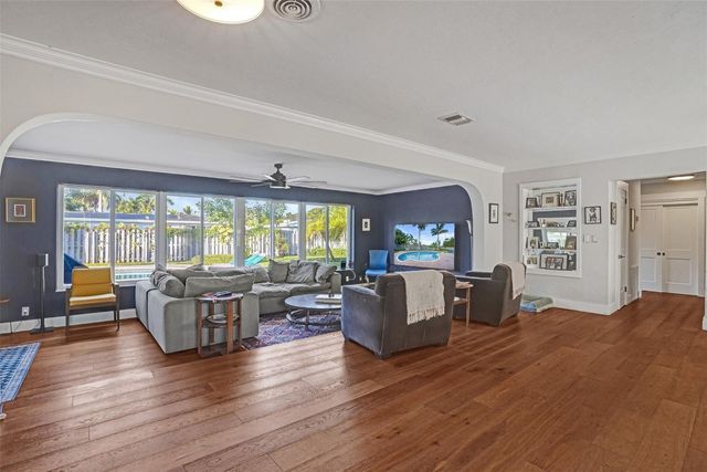 1011 SE 10th Court, Deerfield Beach, FL 33441