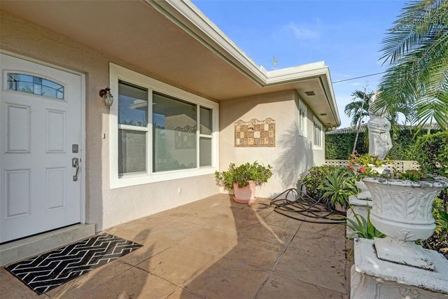 1011 SE 10th Court, Deerfield Beach, FL 33441