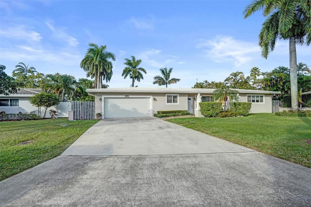 1011 SE 10th Court, Deerfield Beach, FL 33441