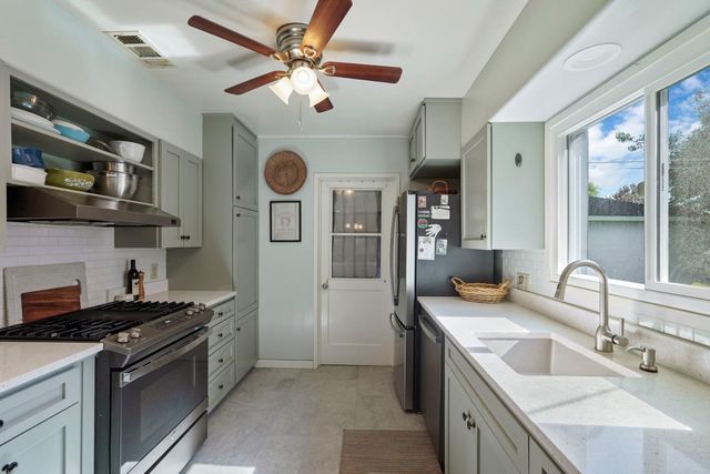704 N Crescent Ave, Lodi, CA 95240