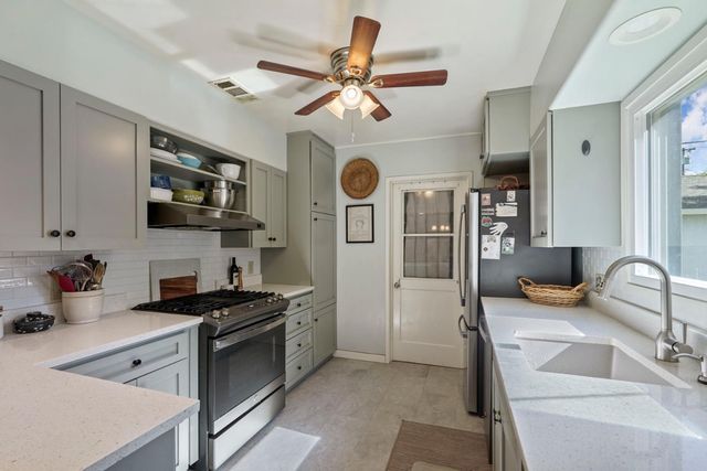 704 N Crescent Ave, Lodi, CA 95240