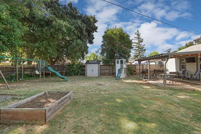704 N Crescent Ave, Lodi, CA 95240