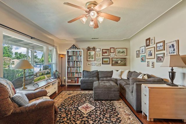 704 N Crescent Ave, Lodi, CA 95240