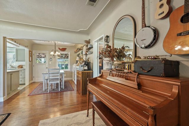 704 N Crescent Ave, Lodi, CA 95240