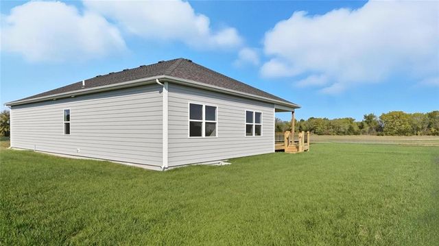 302 Lake Meadows Drive, Smithville, MO 64089