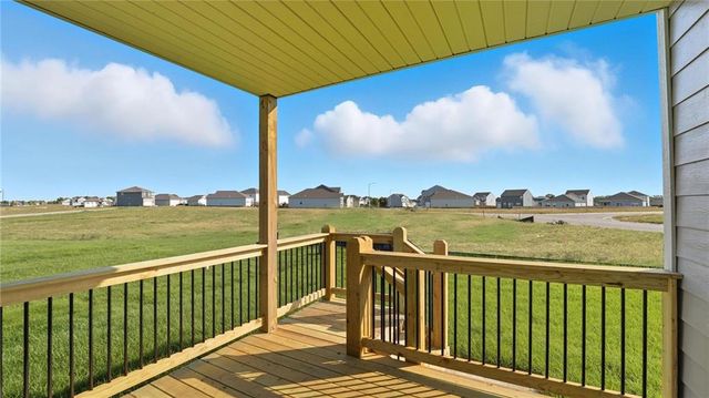 302 Lake Meadows Drive, Smithville, MO 64089