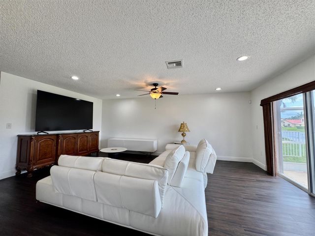 5313 NW 118th Avenue, Coral Springs, FL 33076