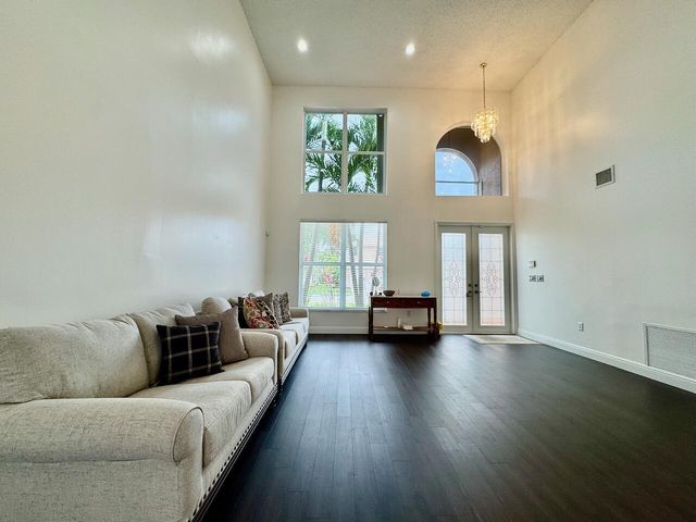 5313 NW 118th Avenue, Coral Springs, FL 33076