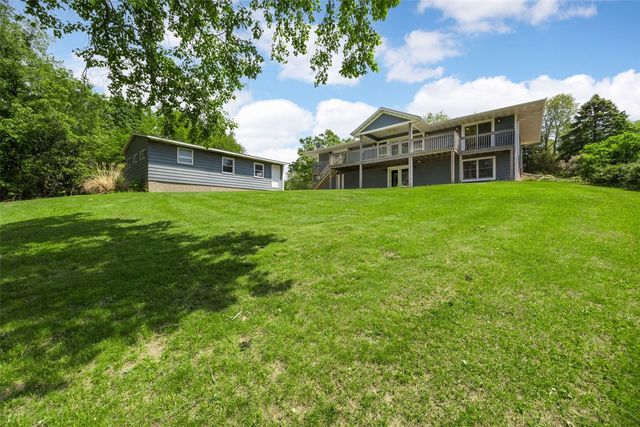 3606 Sun Valley Drive NE, North Liberty, IA 52317