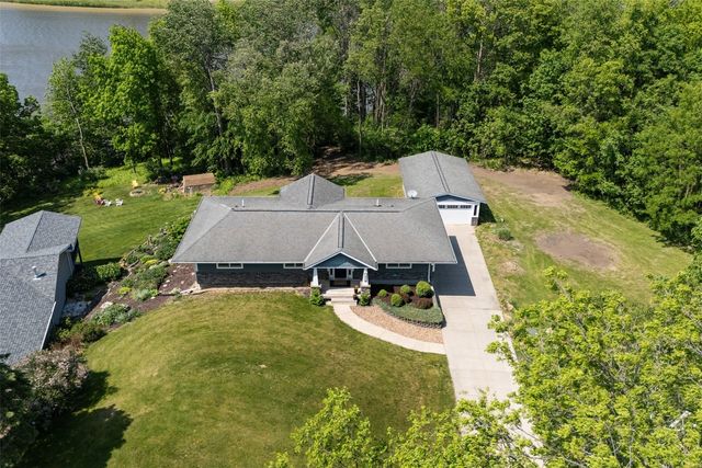 3606 Sun Valley Drive NE, North Liberty, IA 52317