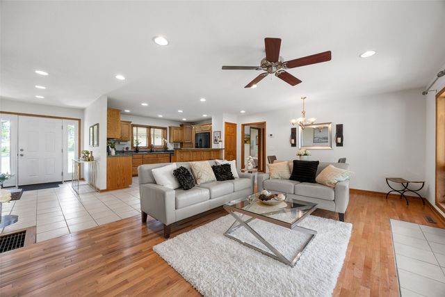 3606 Sun Valley Drive NE, North Liberty, IA 52317