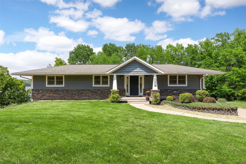 3606 Sun Valley Drive NE, North Liberty, IA 52317