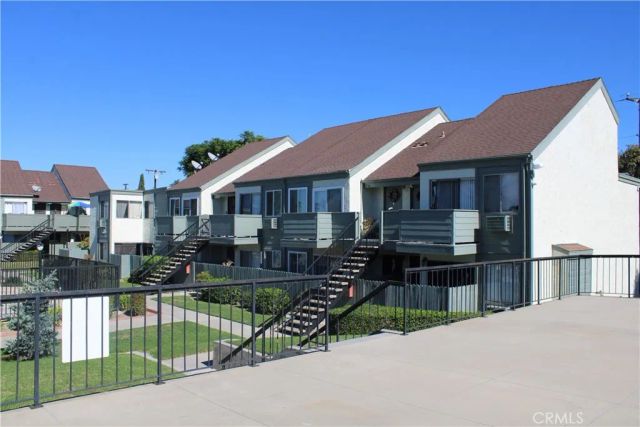 635 N Bristol, Santa Ana, CA 92703