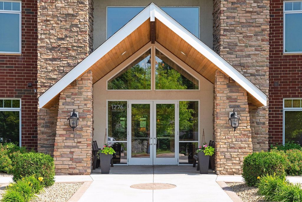 1776 Stieger Lake Lane 409, Victoria, MN 55386 — photo 2