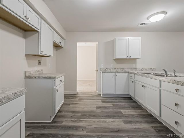 20862 Kenwood Street, Farmington Hills, MI 48336