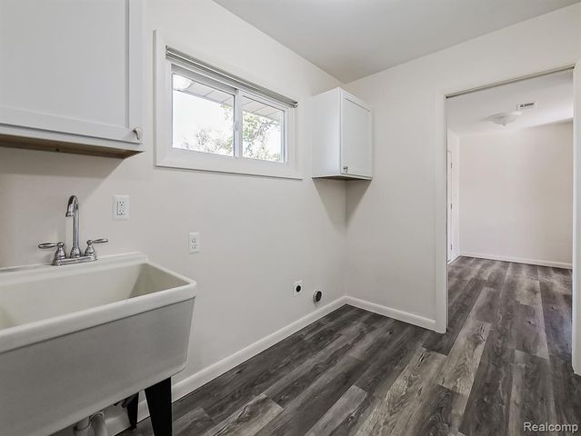 20862 Kenwood Street, Farmington Hills, MI 48336