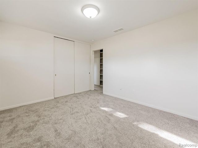 20862 Kenwood Street, Farmington Hills, MI 48336