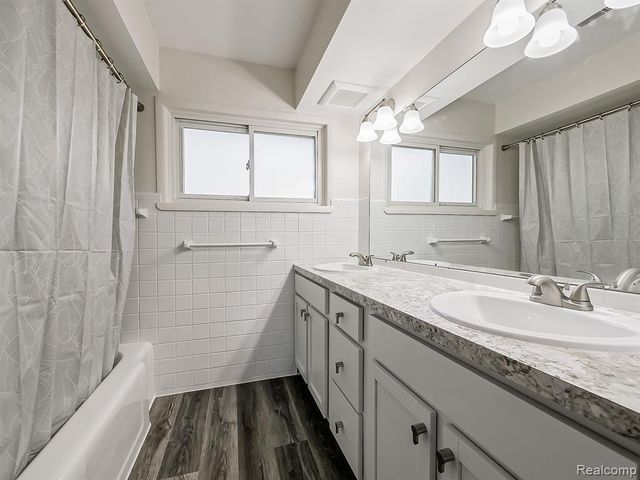 20862 Kenwood Street, Farmington Hills, MI 48336