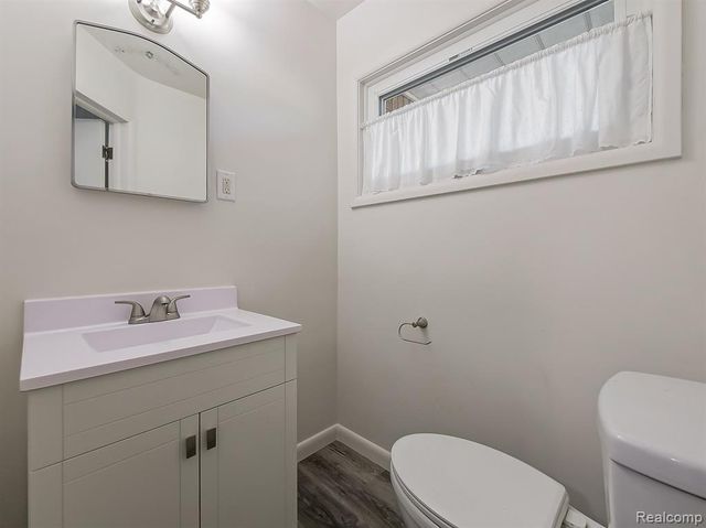 20862 Kenwood Street, Farmington Hills, MI 48336