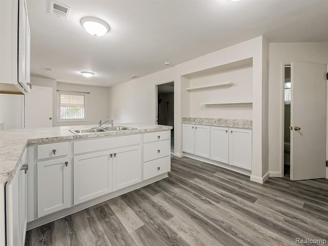 20862 Kenwood Street, Farmington Hills, MI 48336