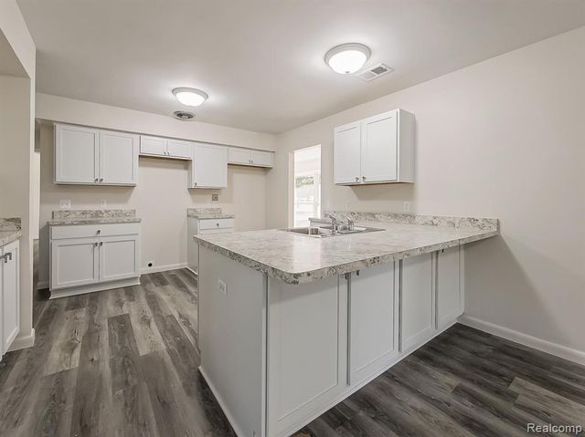 20862 Kenwood Street, Farmington Hills, MI 48336