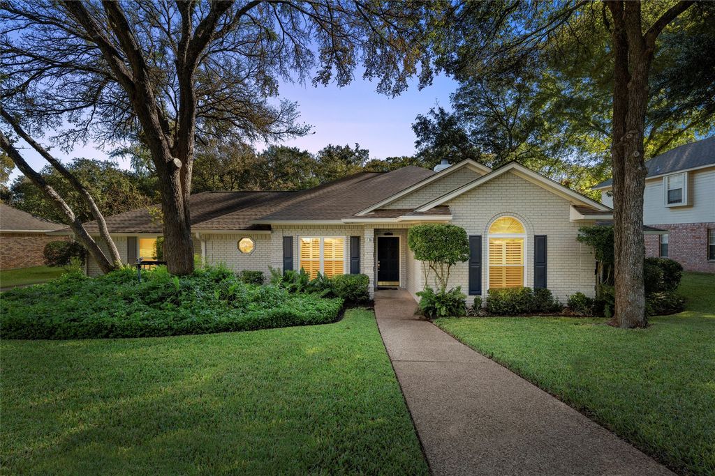 10007 Creek Bend Drive, Woodway, TX 76712