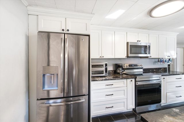 150 Wallace Road, Bedford, NH 03110