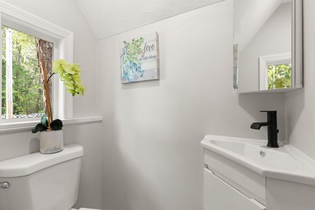 129 A-B Maple Ave, Shrewsbury, MA 01545