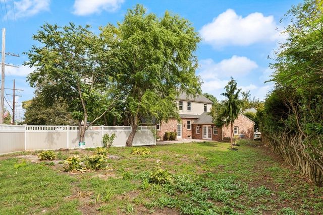 129 A-B Maple Ave, Shrewsbury, MA 01545