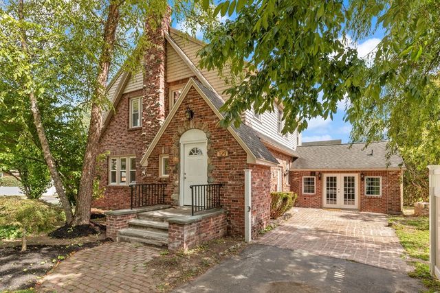 129 A-B Maple Ave, Shrewsbury, MA 01545