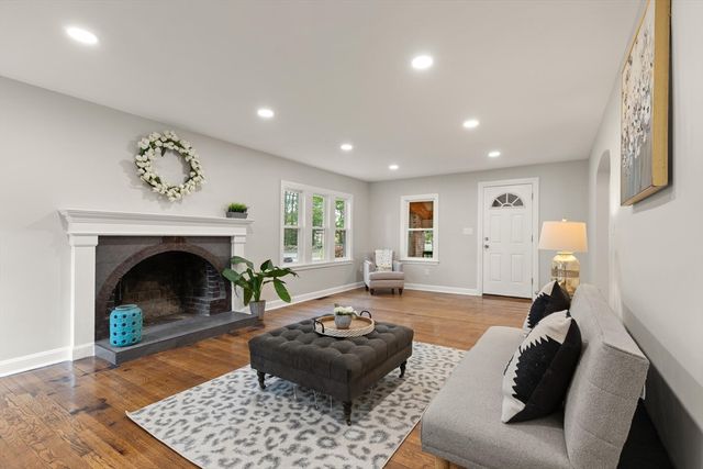 129 A-B Maple Ave, Shrewsbury, MA 01545