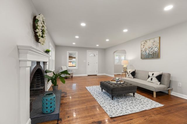 129 A-B Maple Ave, Shrewsbury, MA 01545