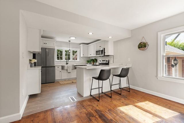 129 A-B Maple Ave, Shrewsbury, MA 01545