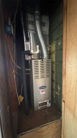 1913 Lincoln Drive, Orange, TX 77630