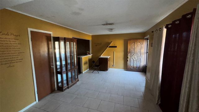 1913 Lincoln Drive, Orange, TX 77630