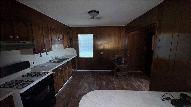 1913 Lincoln Drive, Orange, TX 77630