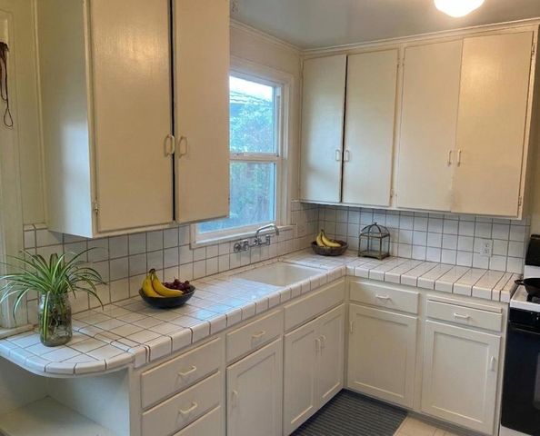 W 38th Avenue, San Mateo, CA 94403