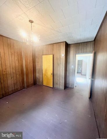 102 S HICKORY ST, Mount Carmel, PA 17851