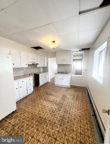 102 S HICKORY ST, Mount Carmel, PA 17851