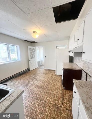 102 S HICKORY ST, Mount Carmel, PA 17851