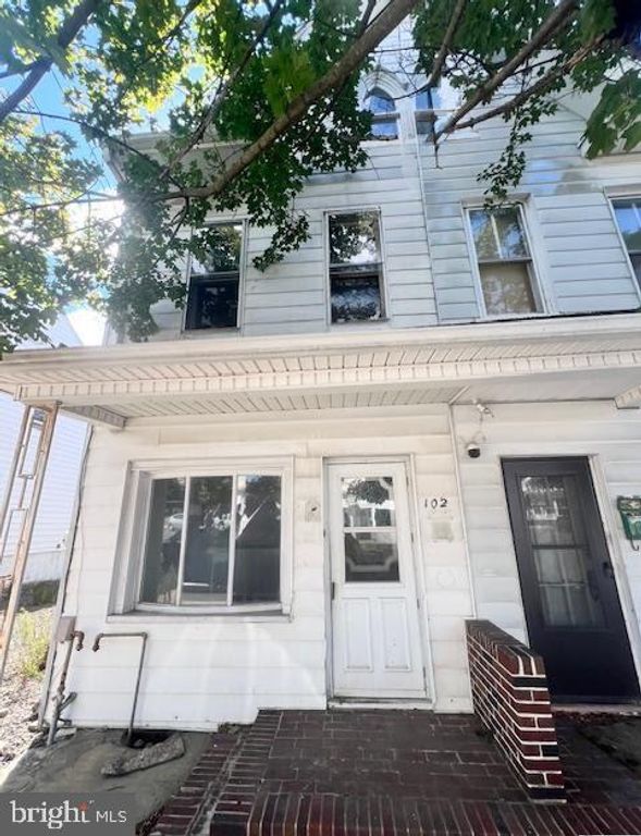 102 S HICKORY ST, Mount Carmel, PA 17851