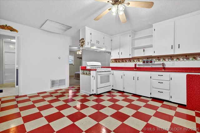 715 S Hickory Street, Nowata, OK 74048