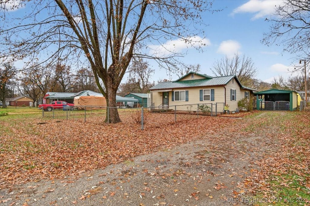 715 S Hickory Street, Nowata, OK 74048