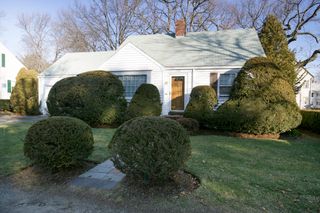 127 Fairway Drive, Newton, MA 02465