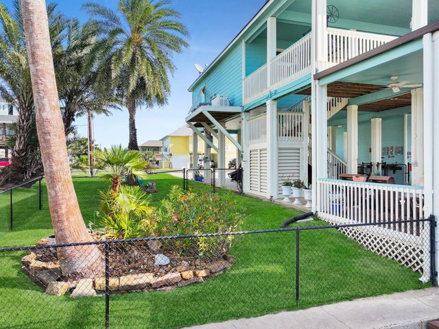 1101 Fountain View Drive, Crystal Beach, TX 77650