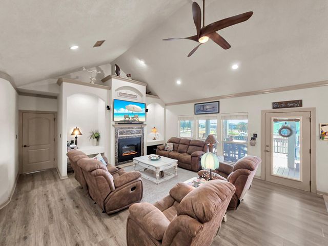 1101 Fountain View Drive, Crystal Beach, TX 77650